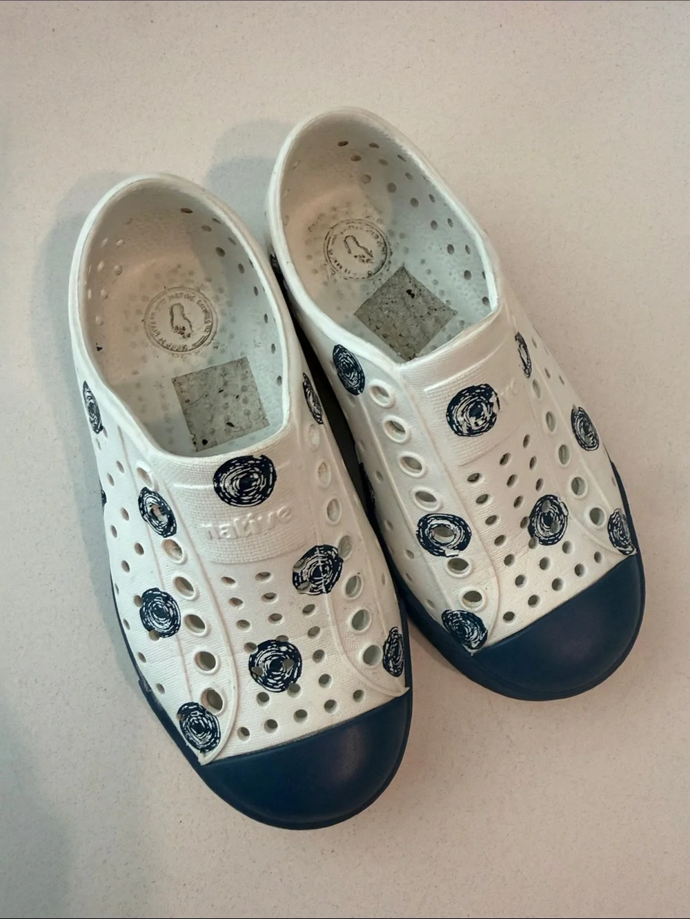 Native Water Shoes C9 Polka Dot Scribbles SUPER LIGHTLY WORN
